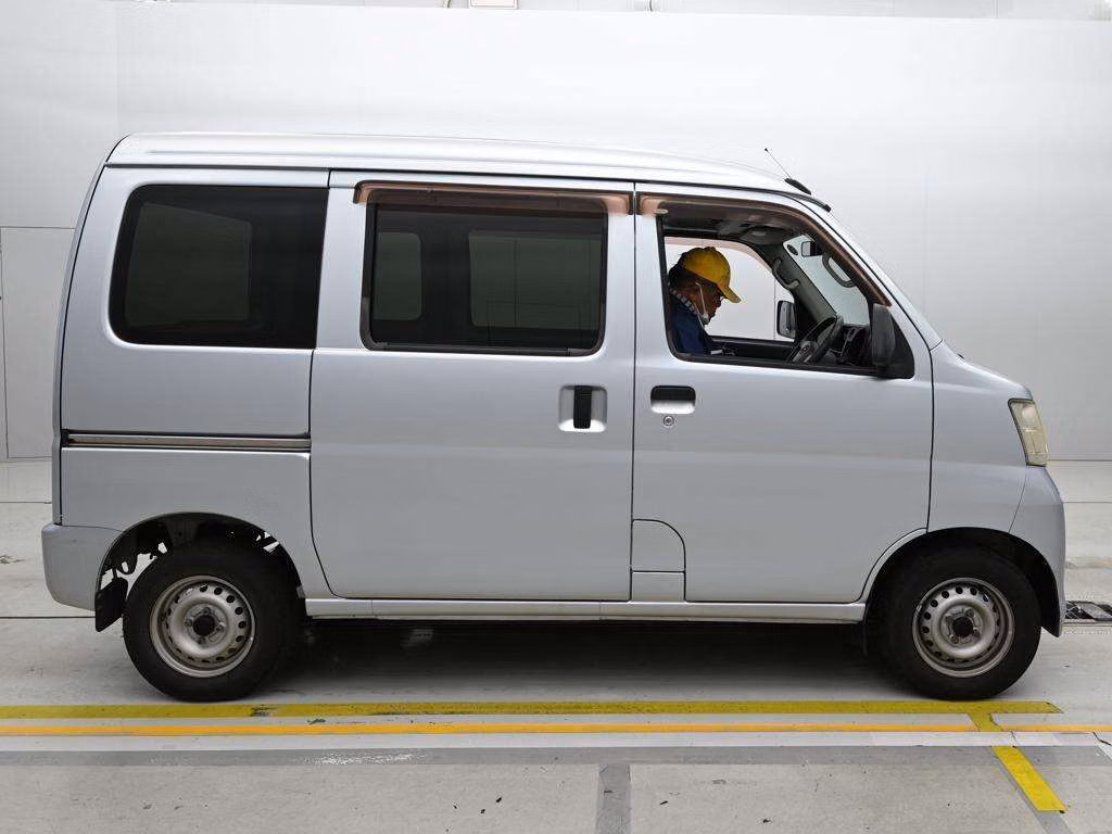 TOYOTA PIXIS VAN