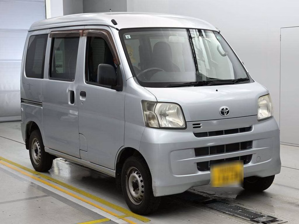 TOYOTA PIXIS VAN