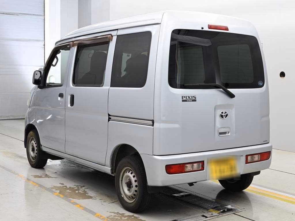 TOYOTA PIXIS VAN