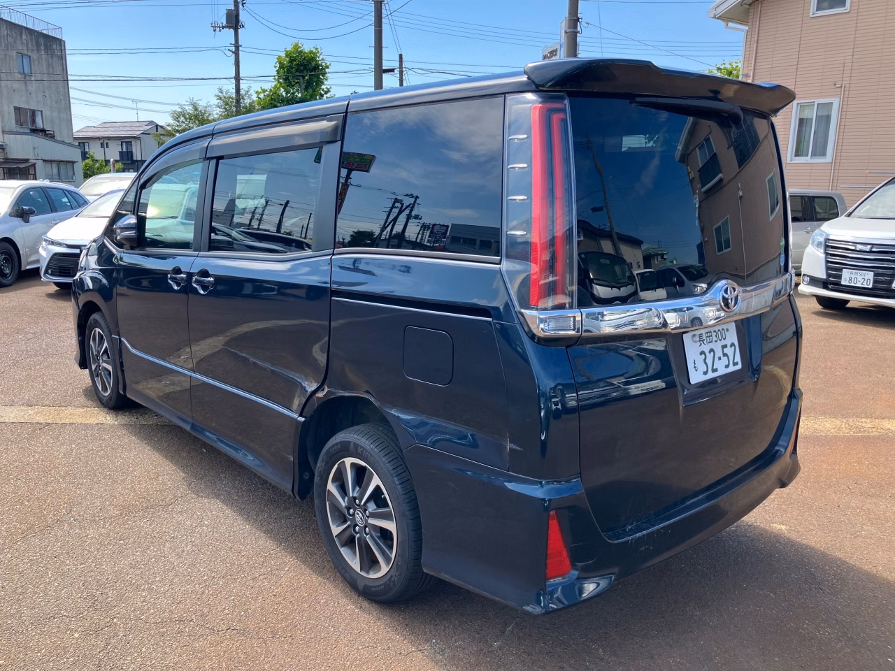 TOYOTA NOAH
