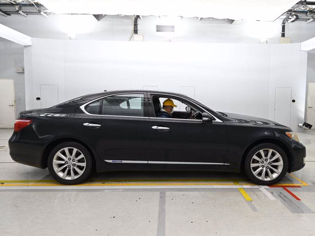 LEXUS LS600H