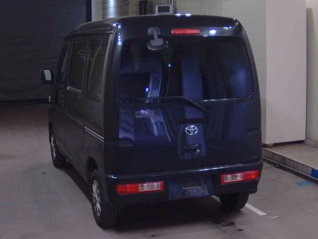 TOYOTA PIXIS VAN