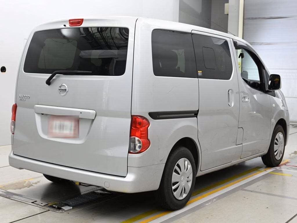 NISSAN NV200