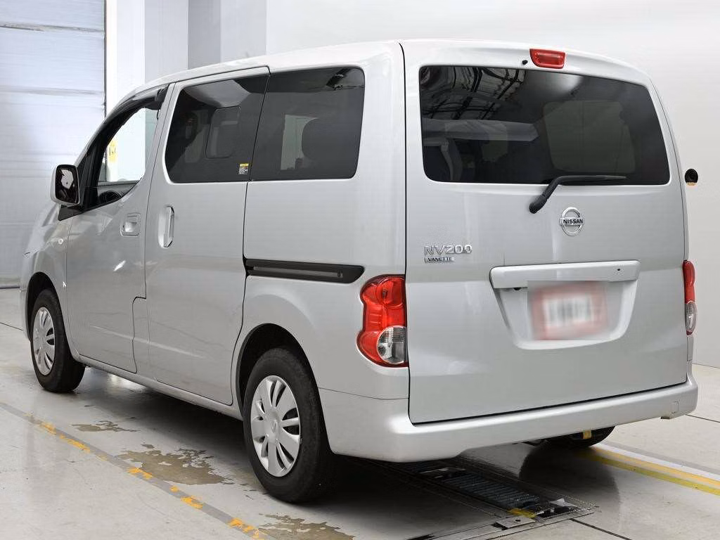 NISSAN NV200