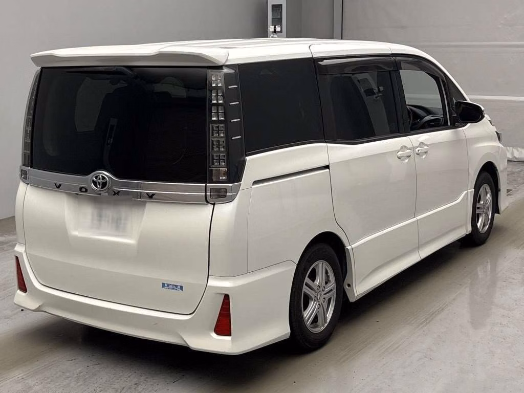 TOYOTA VOXY