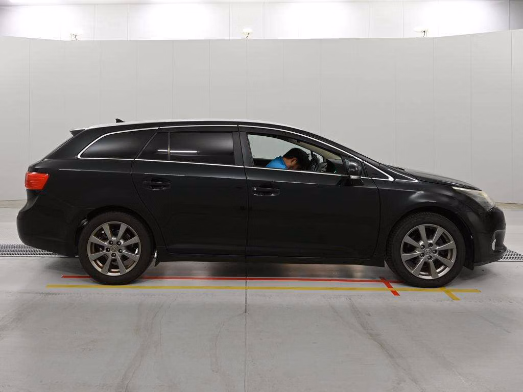 TOYOTA AVENSIS