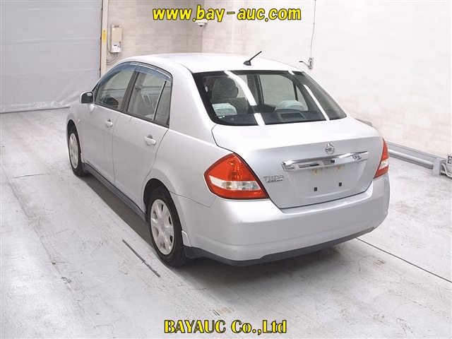 NISSAN TIIDA LATIO