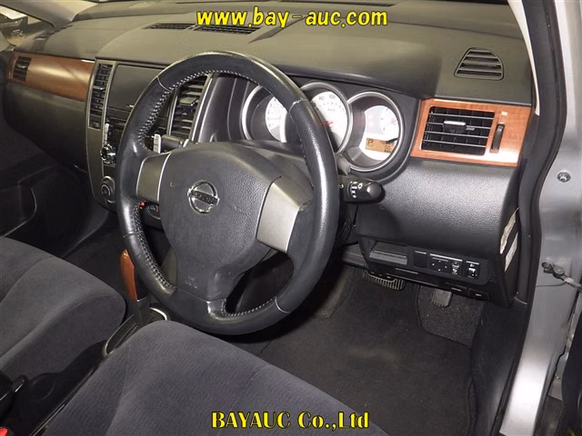 NISSAN TIIDA LATIO