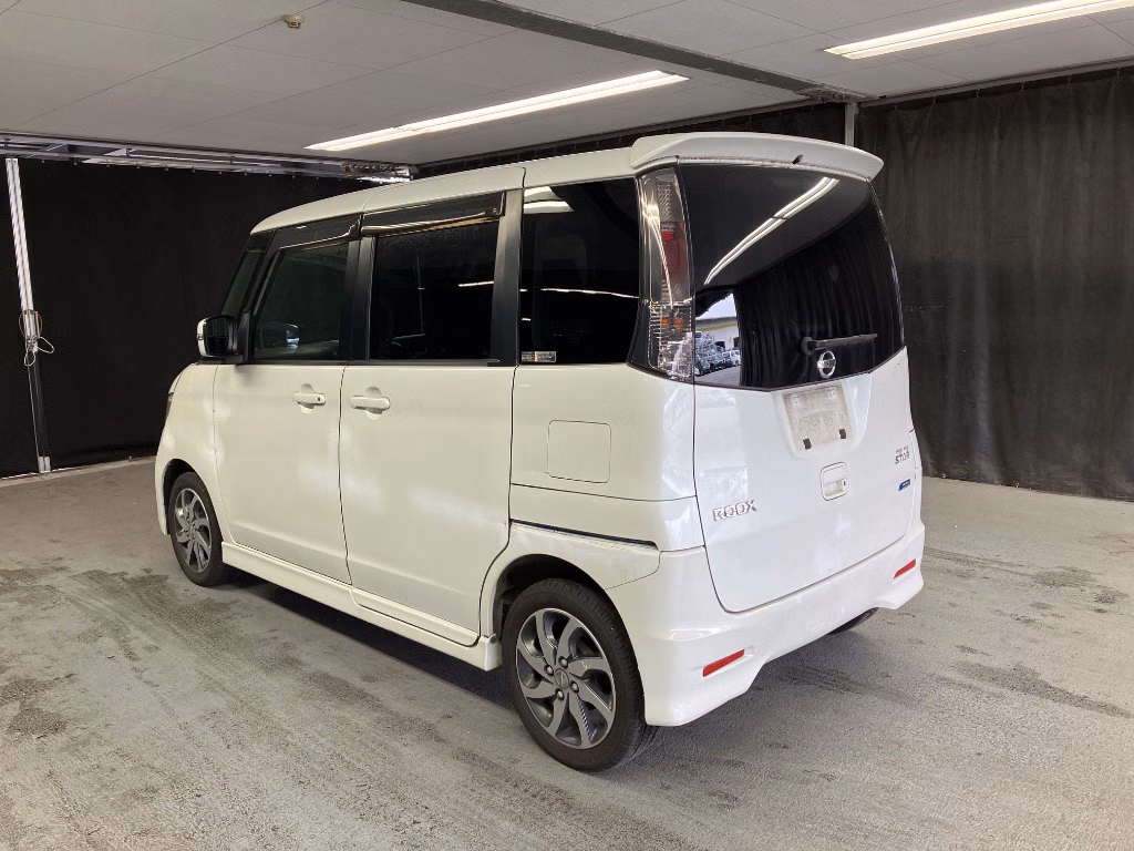 NISSAN ROOX