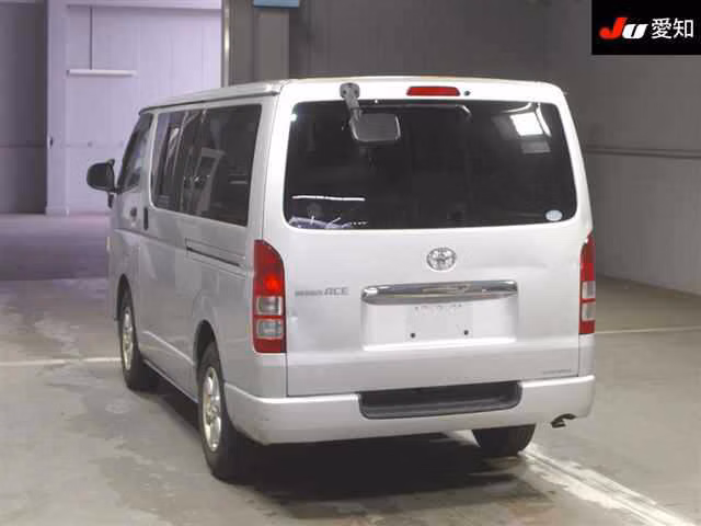 TOYOTA REGIUS ACE