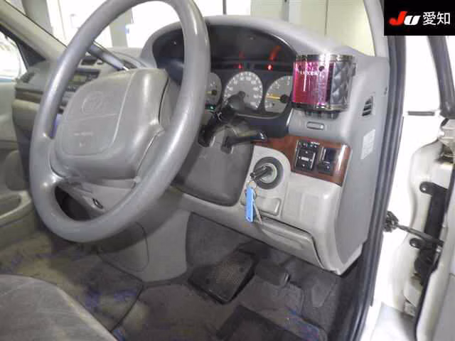 TOYOTA HIACE REGIUS