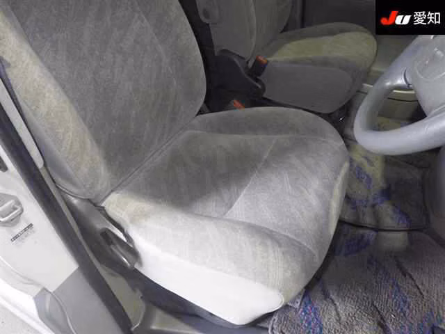TOYOTA HIACE REGIUS