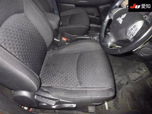 MITSUBISHI RVR