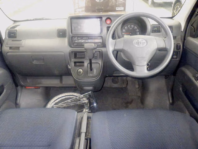 TOYOTA PIXIS VAN