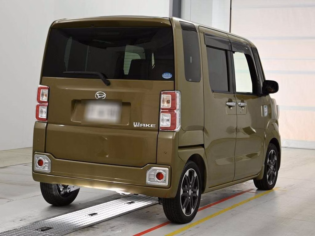 DAIHATSU WAKE