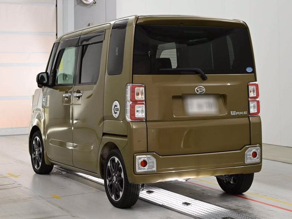 DAIHATSU WAKE