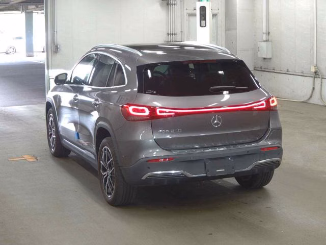 MERCEDES-BENZ EQA