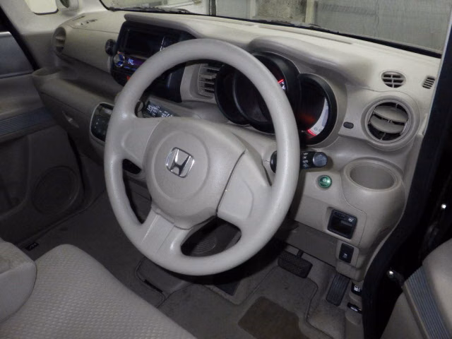 HONDA N-BOX SLASH