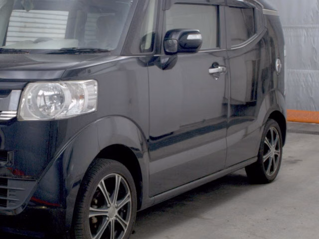 HONDA N-BOX SLASH