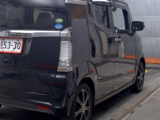 HONDA N-BOX SLASH