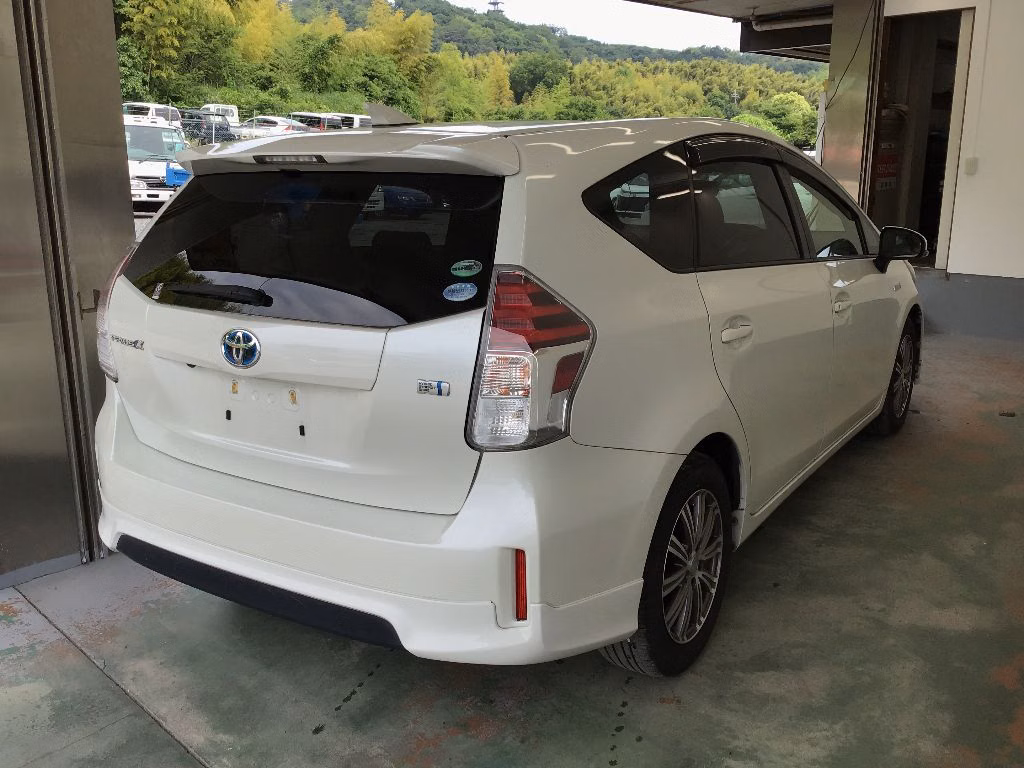 TOYOTA PRIUS ALPHA