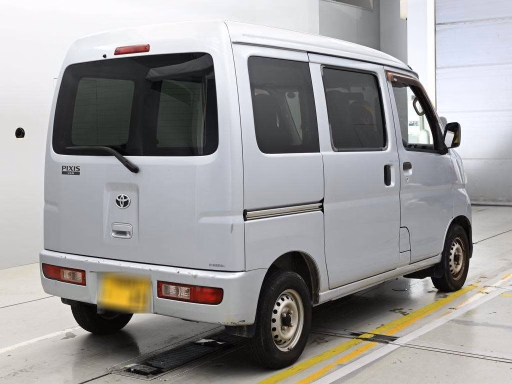 TOYOTA PIXIS VAN