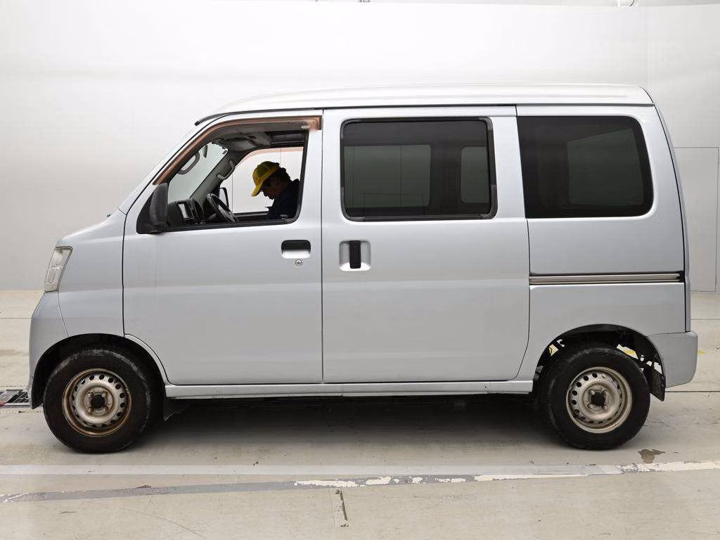 TOYOTA PIXIS VAN