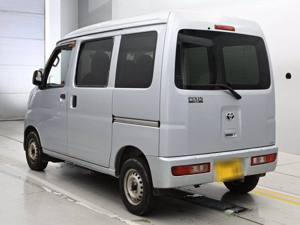 TOYOTA PIXIS VAN
