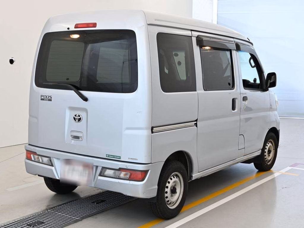 TOYOTA PIXIS VAN