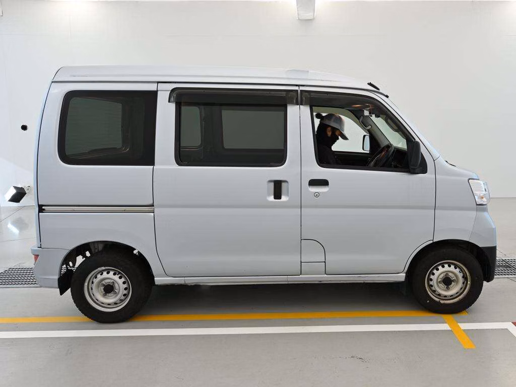 TOYOTA PIXIS VAN