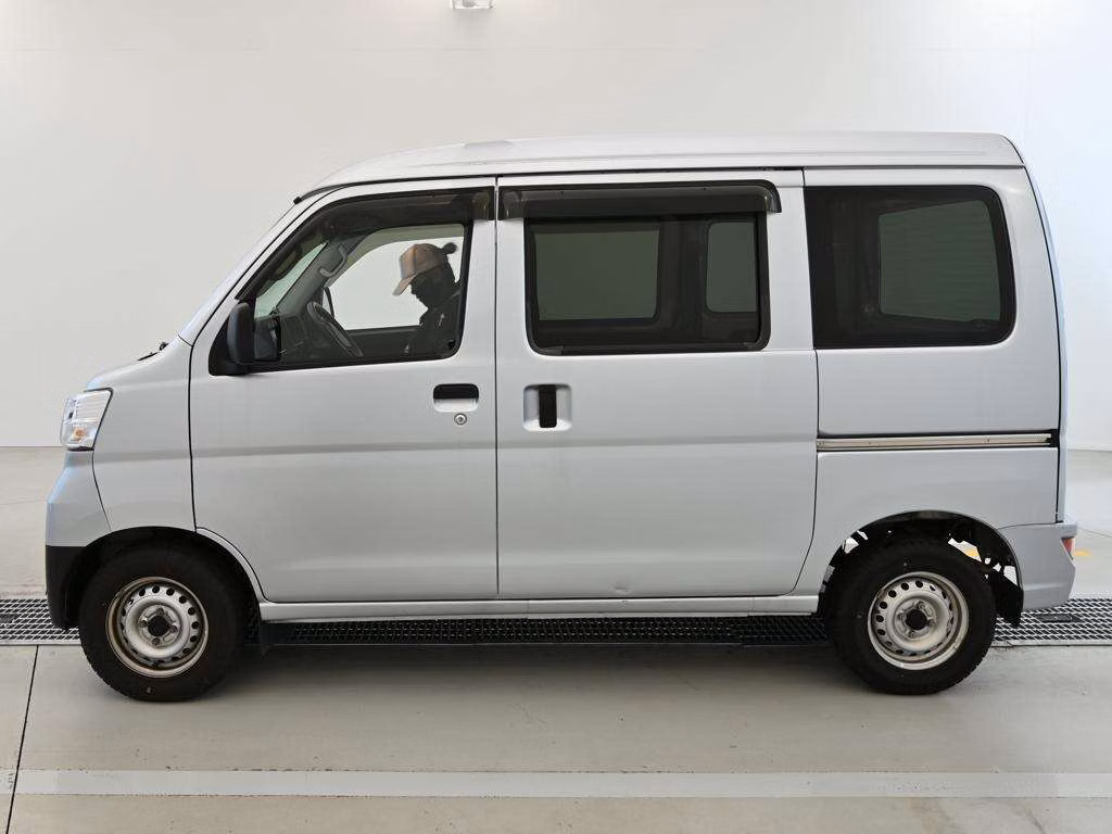 TOYOTA PIXIS VAN