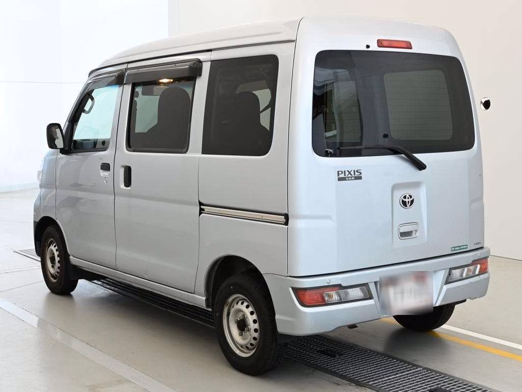 TOYOTA PIXIS VAN