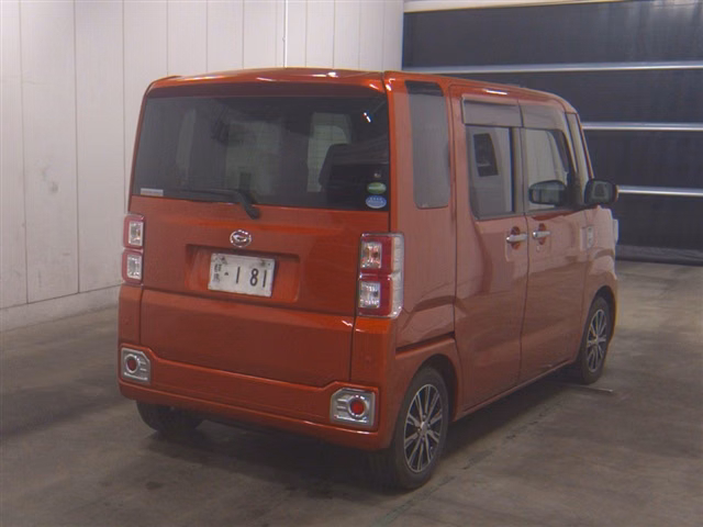 DAIHATSU WAKE