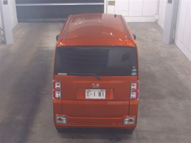 DAIHATSU WAKE