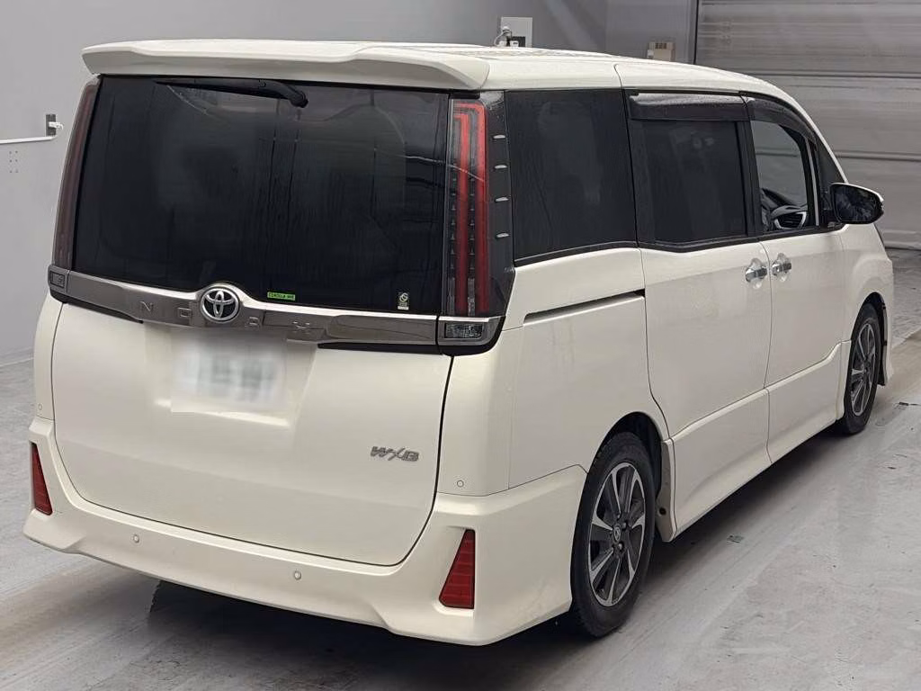 TOYOTA NOAH