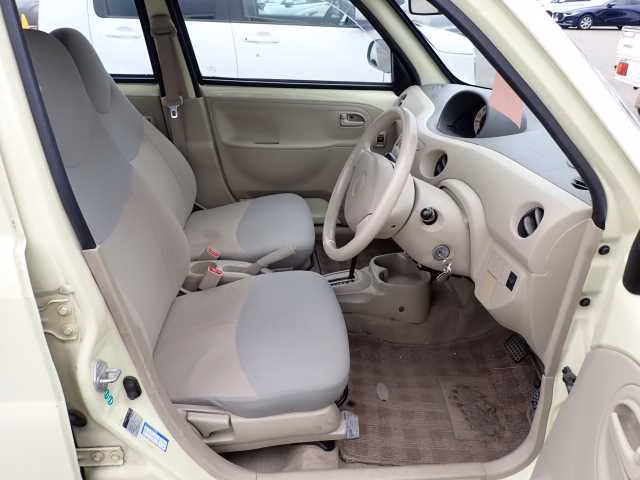DAIHATSU ESSE