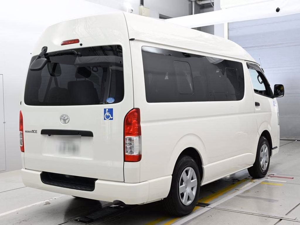 TOYOTA REGIUS ACE