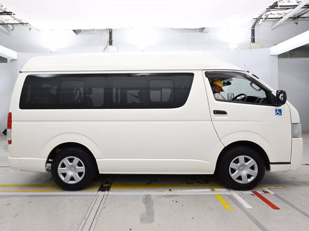 TOYOTA REGIUS ACE