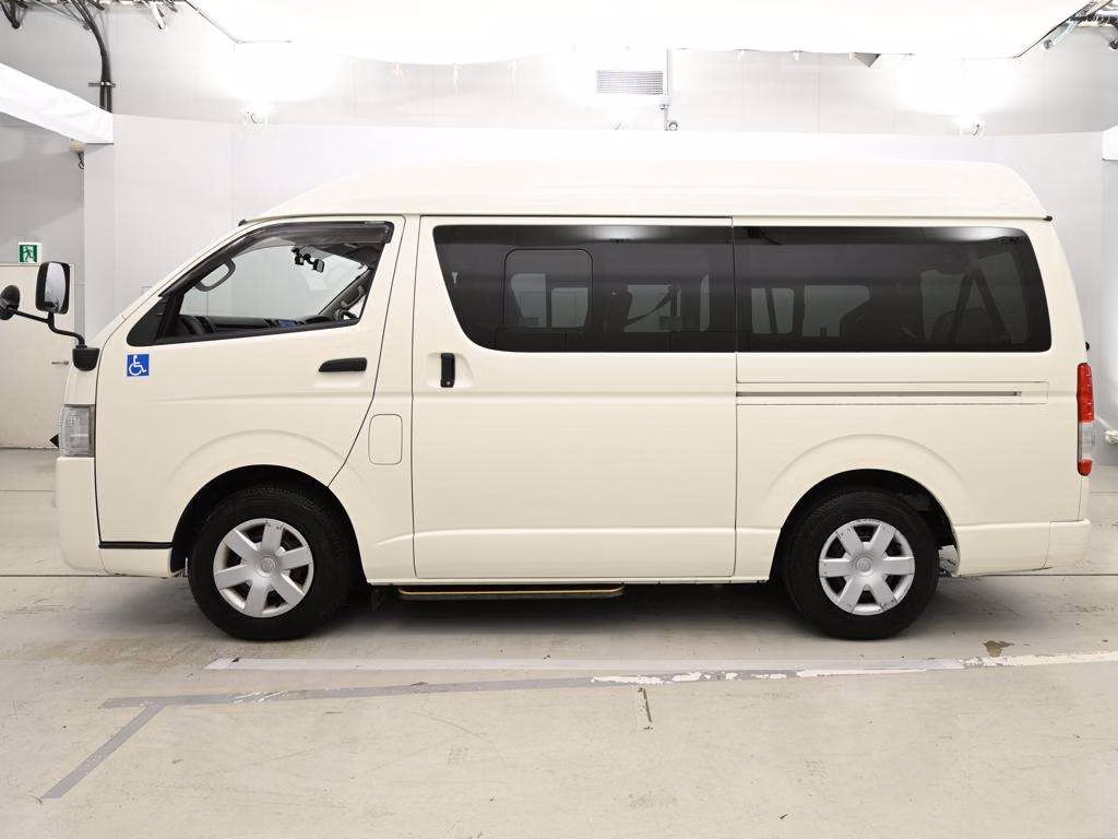 TOYOTA REGIUS ACE