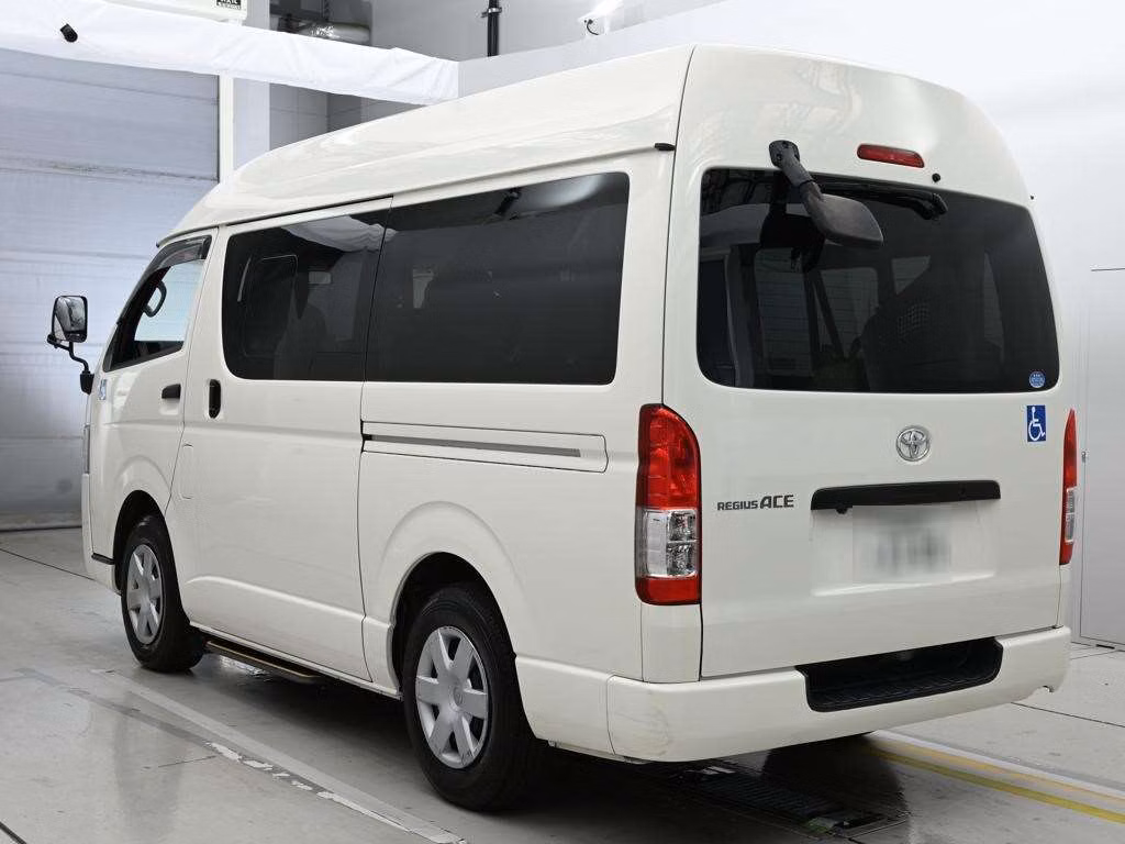 TOYOTA REGIUS ACE