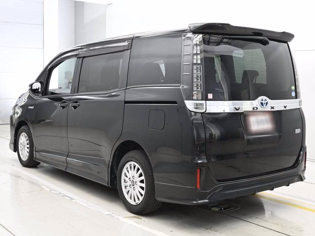 TOYOTA VOXY