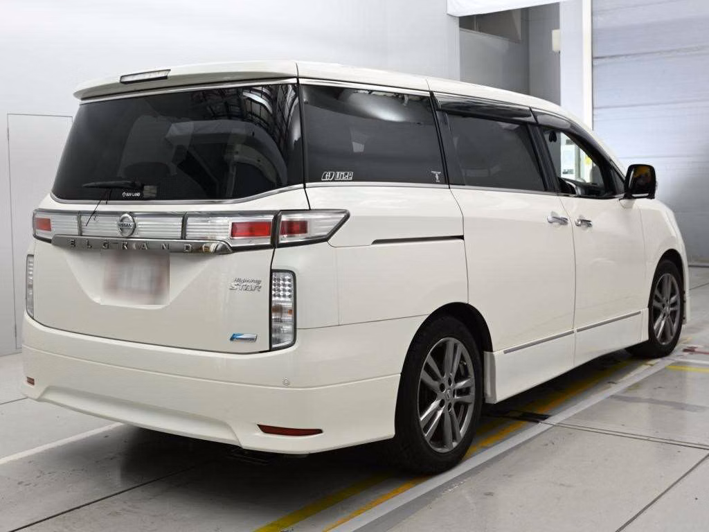 NISSAN ELGRAND