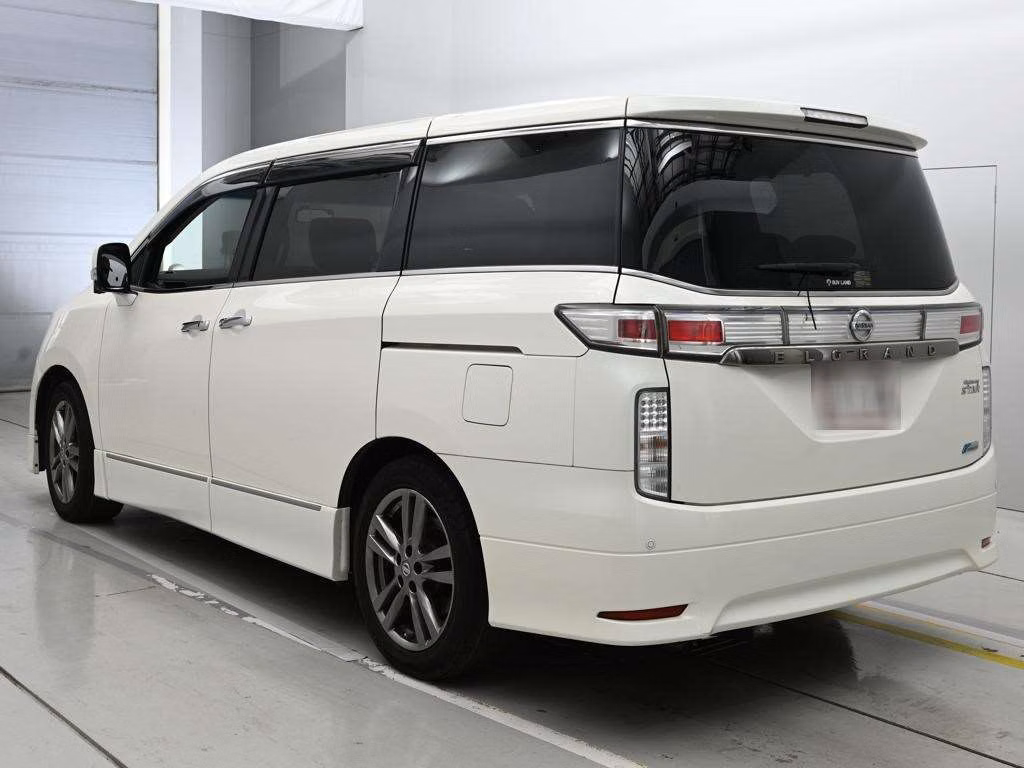 NISSAN ELGRAND