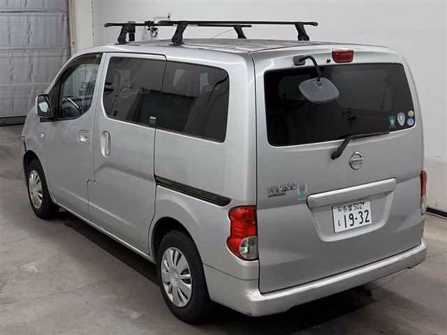 NISSAN NV200