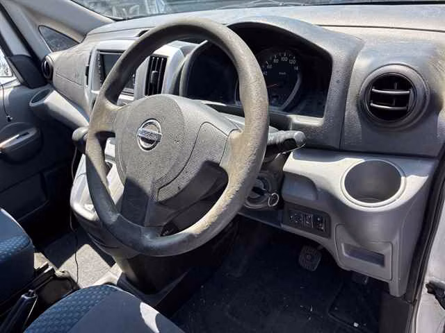 NISSAN NV200