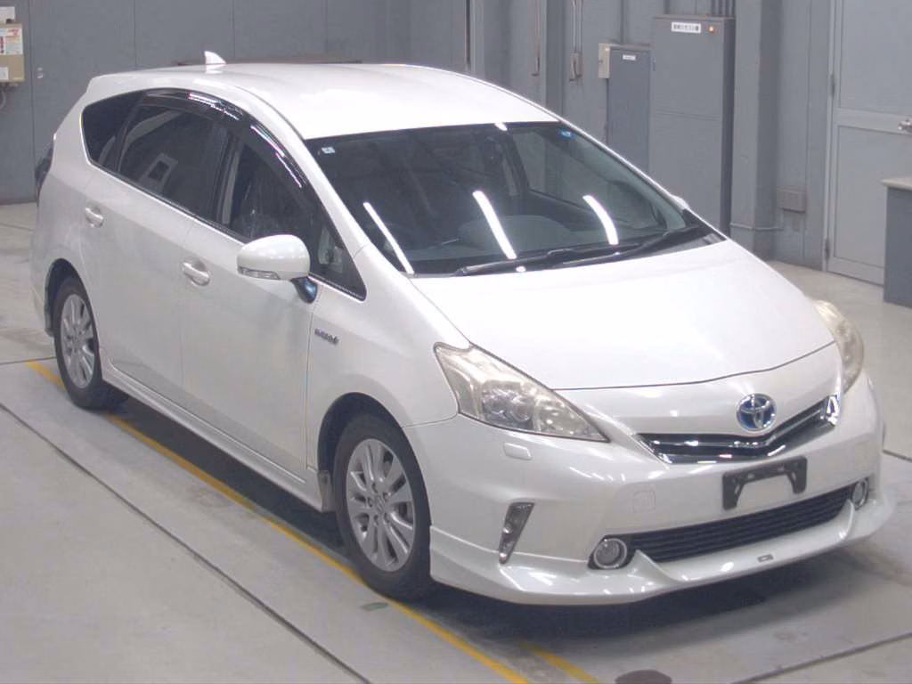 TOYOTA PRIUS ALPHA