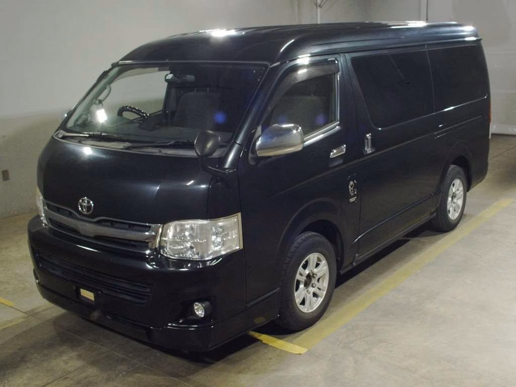 TOYOTA HIACE