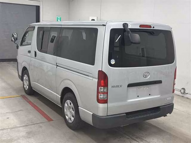 TOYOTA REGIUS ACE