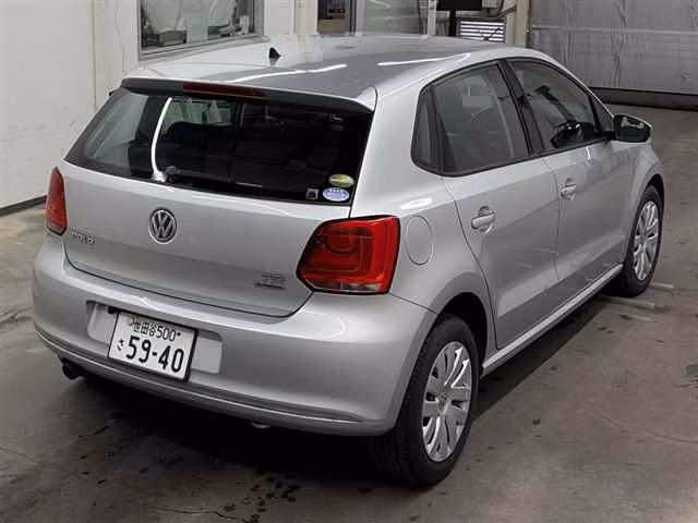 VOLKSWAGEN POLO
