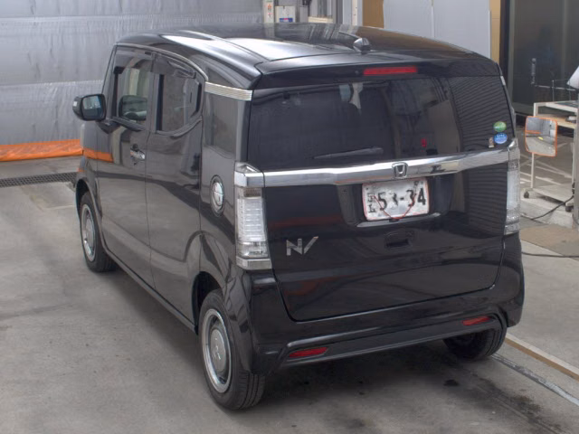 HONDA N-BOX SLASH